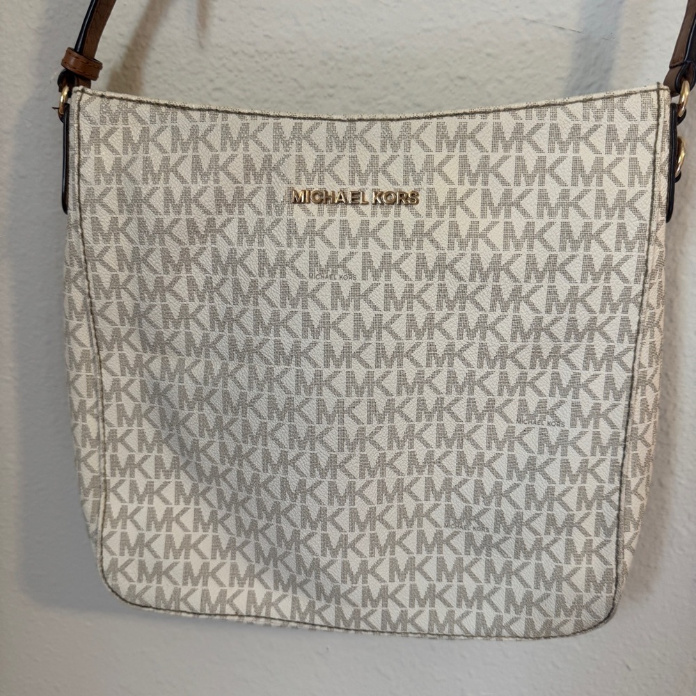 Michael Kors Jetsetter Crossbody - Picture 2 of 6